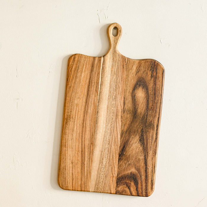 Large loop cutting board. Made of caro caro wood.
