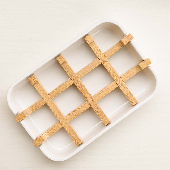 Singular white bamboo grid soap dish.