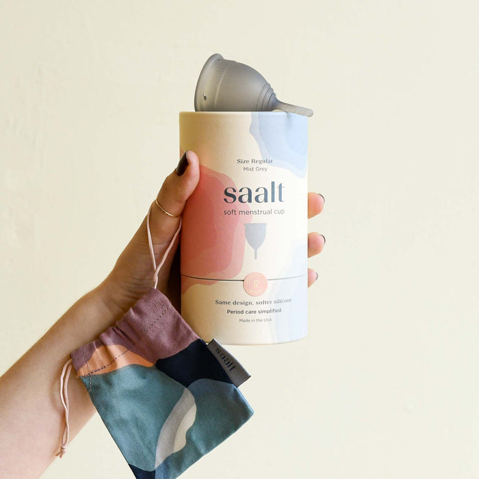 Box and carrying case for regular menstrual disc. From Saalt. 